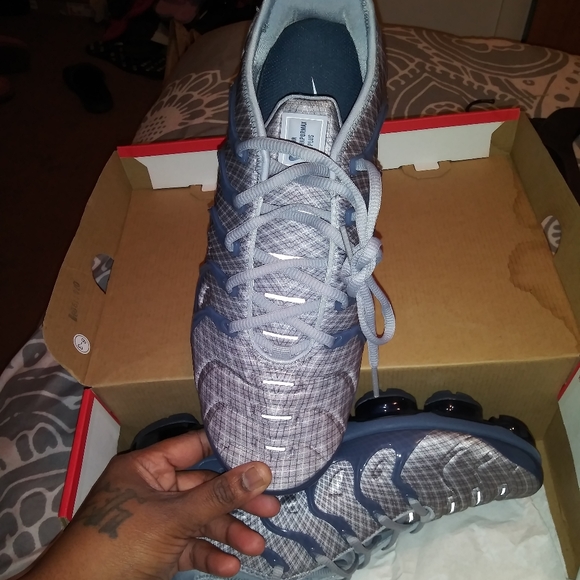 Sneakes - Picture 1 of 5